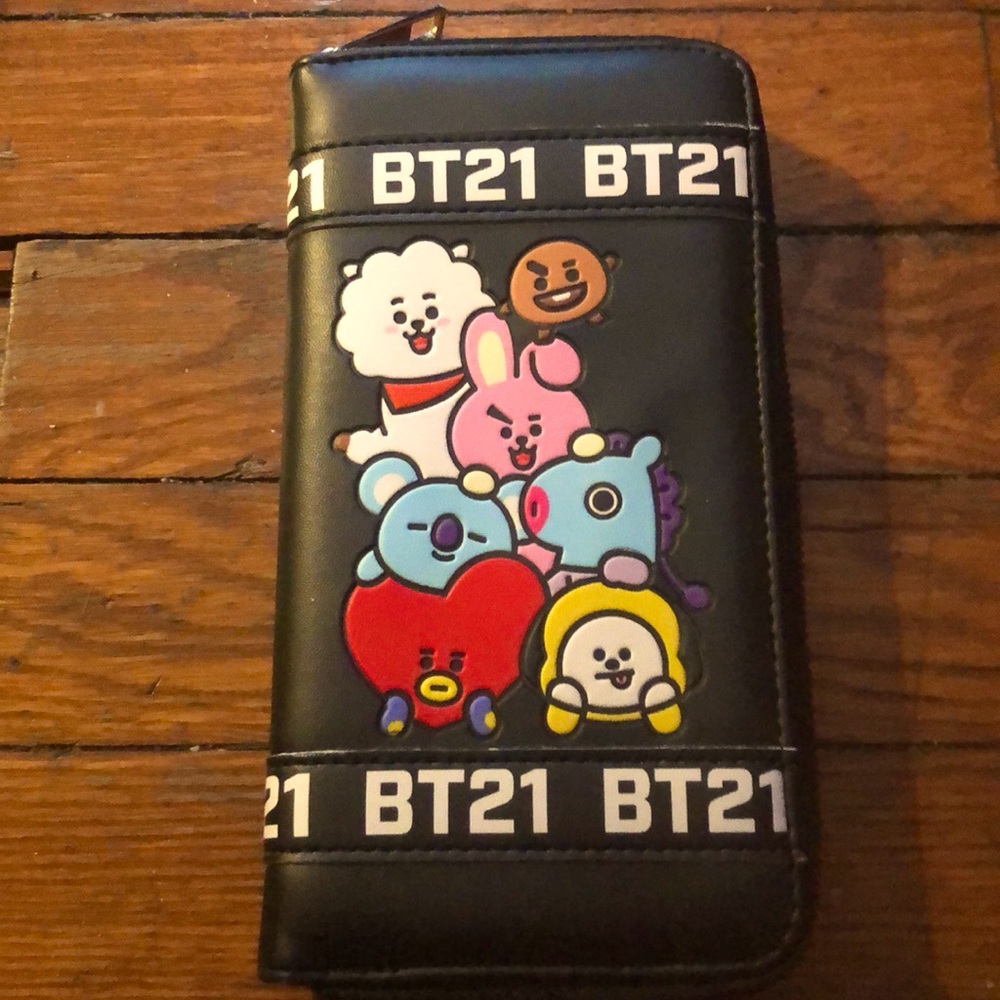 COPY - Bt21 women’s hand wallet black